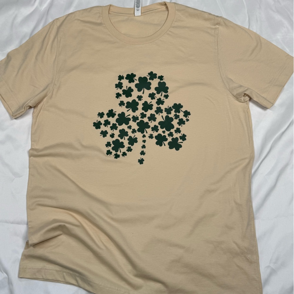 Shamrock Graphic Men's T-Shirt in Cream - Picture 3 of 4